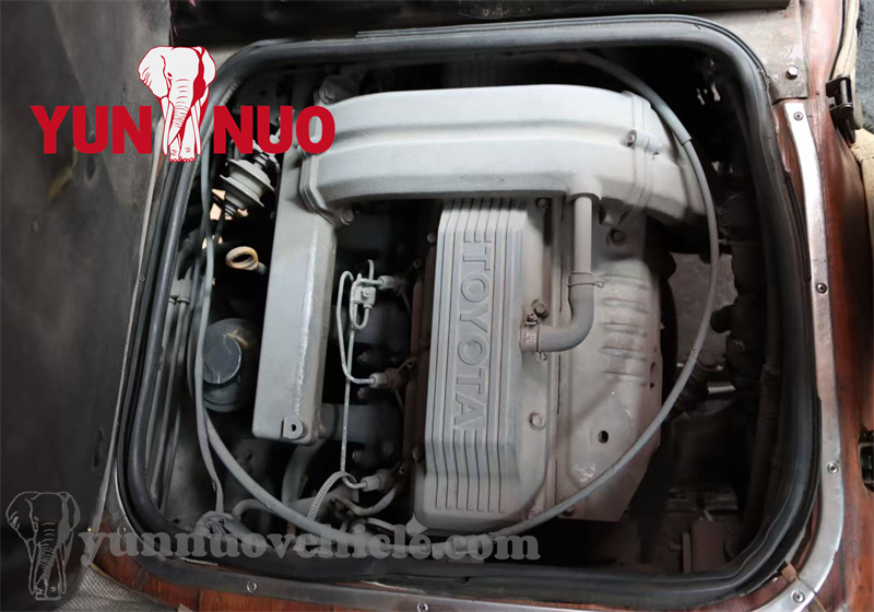 The 29-seat Toyota Coaster has been renovated and completed Le Toyota Coaster de 29 places a été rénové et achevé