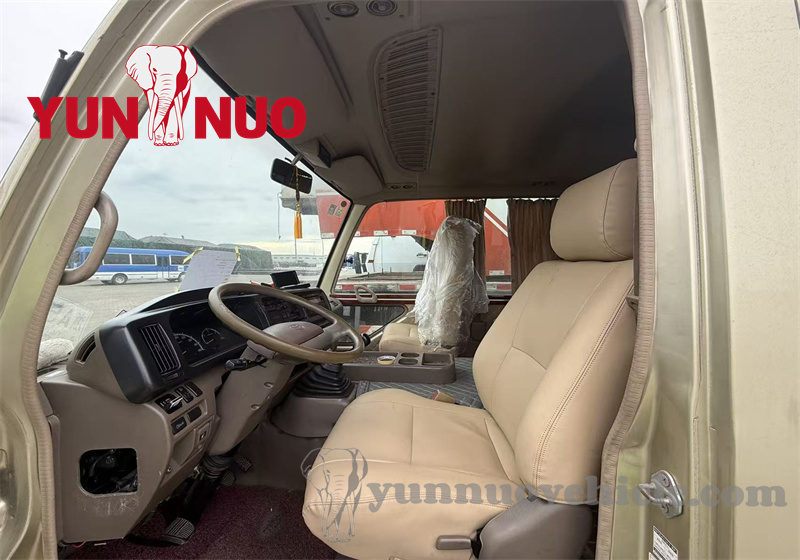 The Toyota Coaster customized by the client from the DRC Congo has been shipped to the port Le Toyota Coaster personnalisé par le client du CRD Congo a été expédié au port