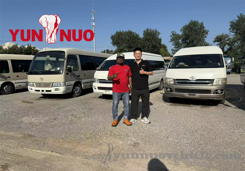 Nigerian Customer Visits and Expresses Intent to Become an Agent Le client nigérian visite et exprime l'intention de devenir agent