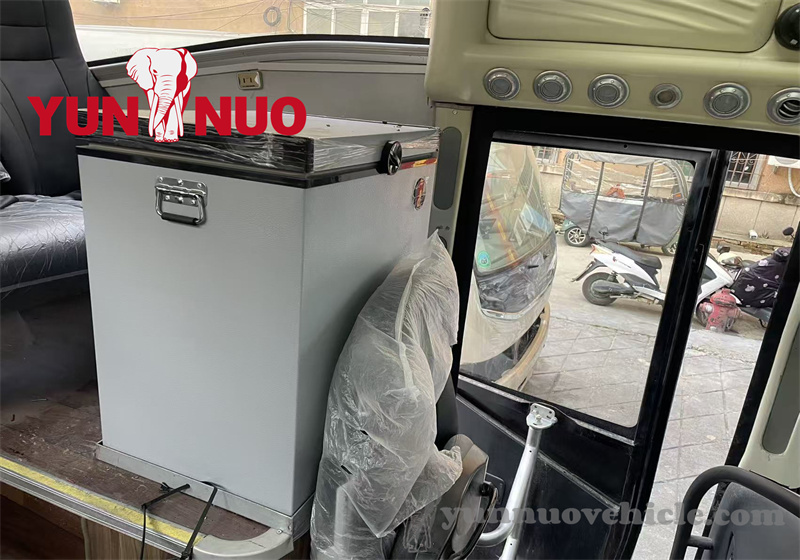 a toilet des toilettes