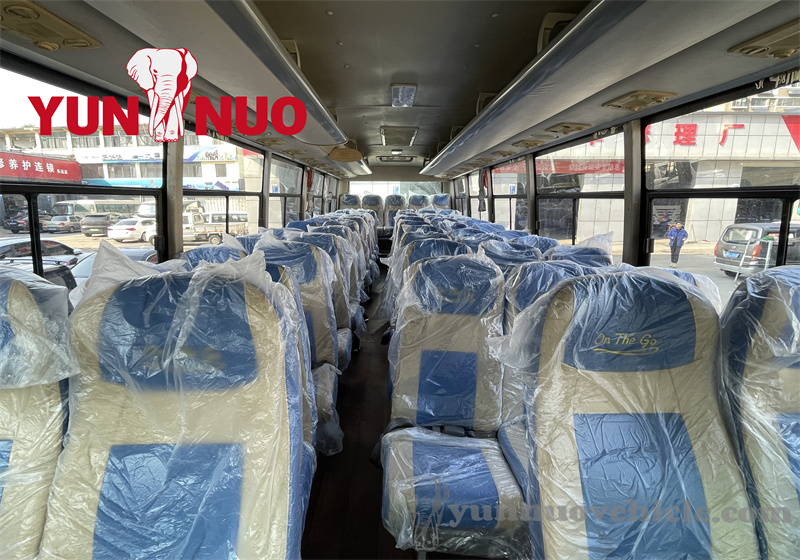 The used Yutong ZK6112D bound for Zimbabwe is about to set sail Le Yutong ZK6112D d'occasion à destination du Zimbabwe est sur le point de prendre le large