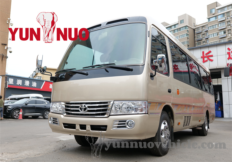 The luxury Coaster bound for Ghana has been fully refurbished Le luxueux Coaster à destination du Ghana a été entièrement rénové