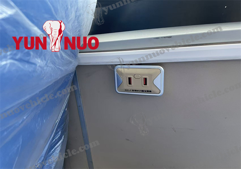 Le bus Yutong ZK6102D à destination du Zimbabwe a été entièrement rénové