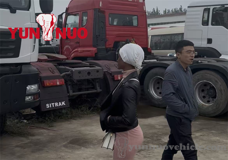 Clients from Mali come to Shandong Yunnuo to purchase used truck tractors Des clients du Mali viennent au Shandong Yunnuo pour acheter des camions tracteurs d'occasion