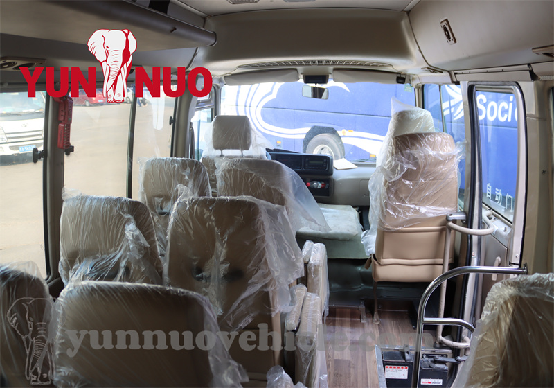 Customized used Coaster school bus for Ghanaian clients Bus scolaire usagé usagé personnalisé pour les clients ghanéens