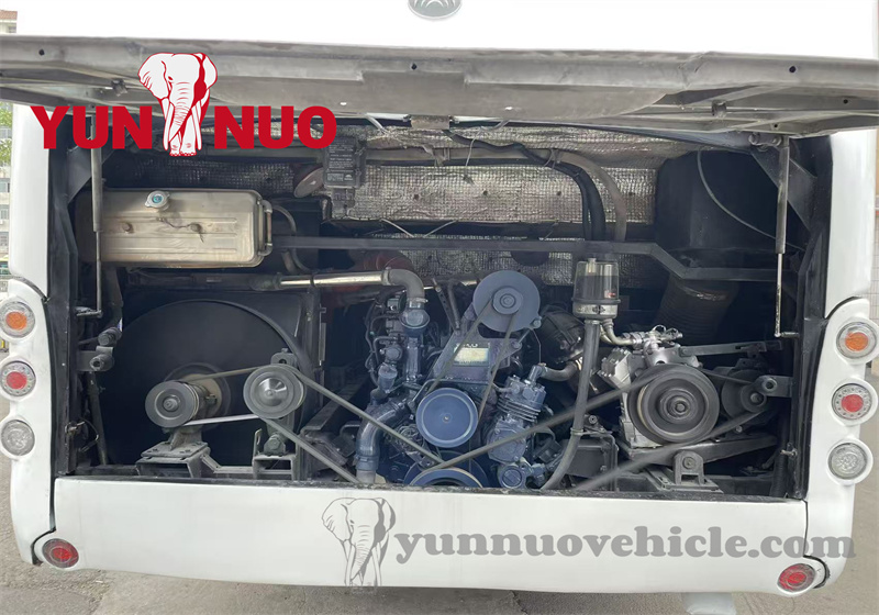 The customized Yutong buses for the Malian customer have been renovated and shipped to the port Les bus Yutong personnalisés pour le client malien ont été rénovés et expédiés au port