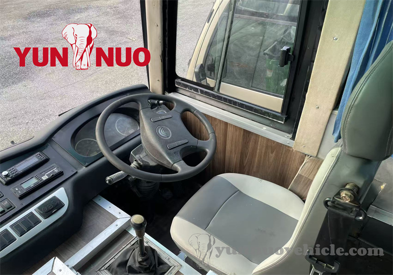 The Yutong ZK6932D has been fully renovated and is ready to be dispatched to the customer's target port Le Yutong ZK6932D a été entièrement rénové et est prêt à être expédié vers le port cible du client