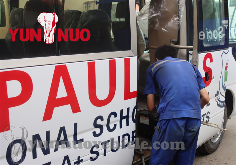 Customized used Coaster school bus for Ghanaian clients Bus scolaire usagé usagé personnalisé pour les clients ghanéens