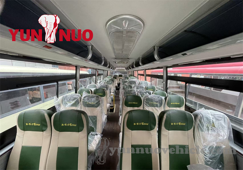 The customized Yutong buses for the Malian customer have been renovated and shipped to the port Les bus Yutong personnalisés pour le client malien ont été rénovés et expédiés au port