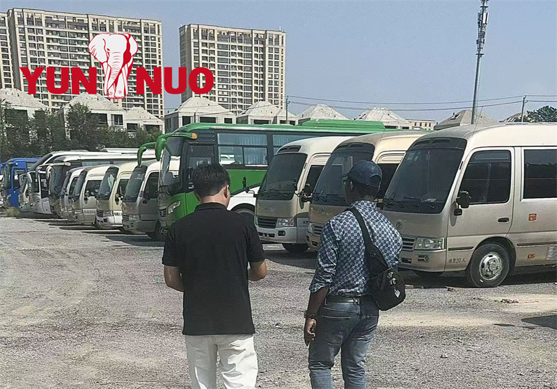 A Ghanaian client working in China came to visit our company Un client ghanéen travaillant en Chine est venu visiter notre entreprise