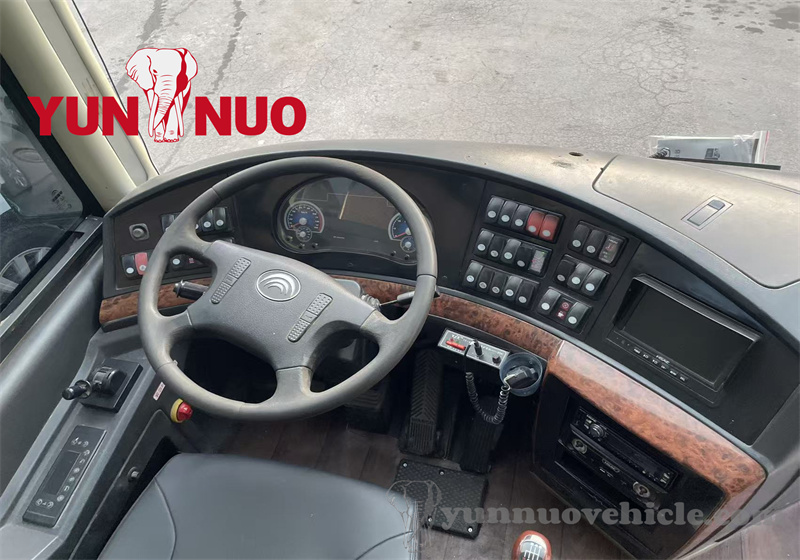 The Yutong ZK6127HOC9 bus bound for Côte d'Ivoire has been fully renovated Le bus Yutong ZK6127HOC9 à destination de la Côte d'Ivoire a été entièrement rénové