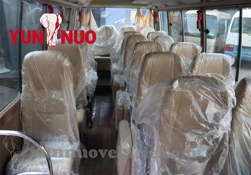 Customized used Coaster school bus for Ghanaian clients 1 Bus scolaire usagé utilisé pour les clients ghanéens