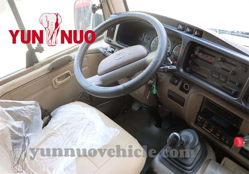 Customized used Coaster school bus for Ghanaian clients Bus scolaire usagé usagé personnalisé pour les clients ghanéens