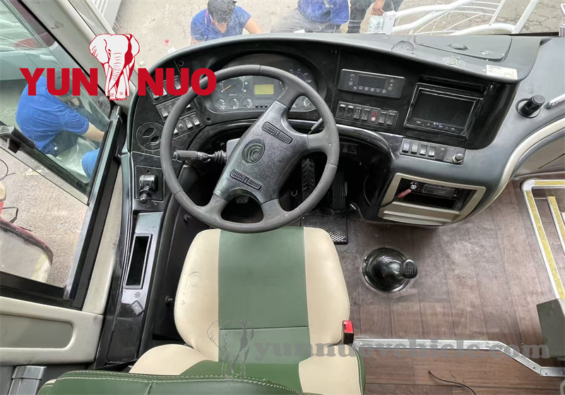 The customized Yutong buses for the Malian customer have been renovated and shipped to the port Les bus Yutong personnalisés pour le client malien ont été rénovés et expédiés au port