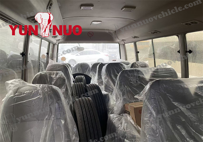 Le Toyota Coaster personnalisé pour le client ghanéen a été entièrement rénové