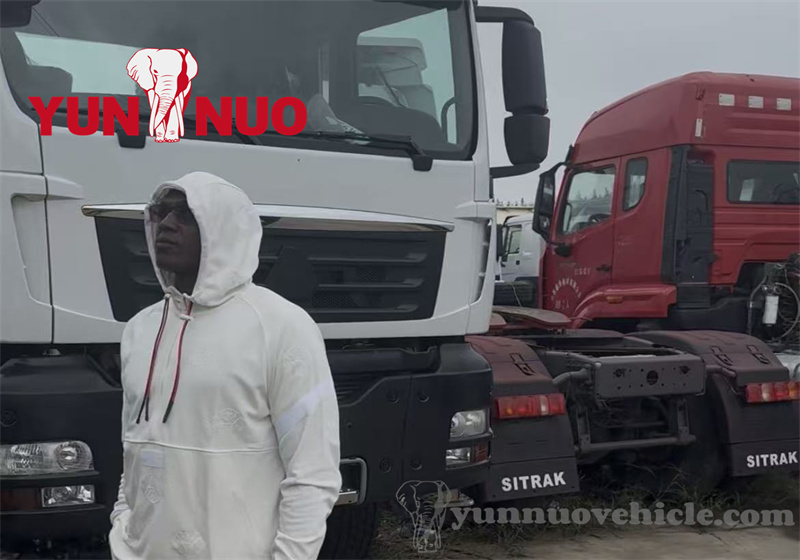 Clients from Mali come to Shandong Yunnuo to purchase used truck tractors Des clients du Mali viennent au Shandong Yunnuo pour acheter des camions tracteurs d'occasion