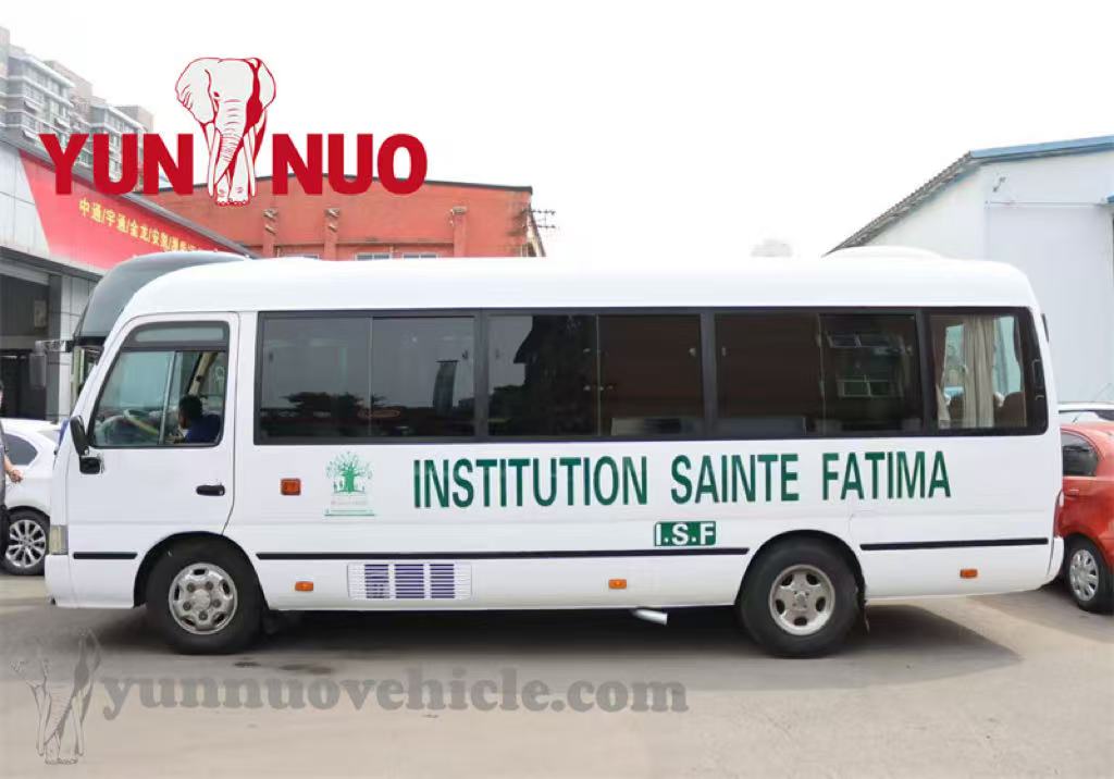 Le Toyota Coaster de 29 places personnalisé pour le client sénégalais a été entièrement rénové