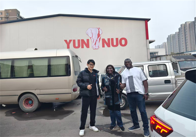 Des clients tchadiens viennent acheter nos camions bennes Sinotruk Howo