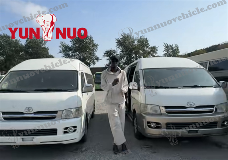 Des clients du S&eacute;n&eacute;gal sont venus acheter nos bus Toyota Coaster d'occasion