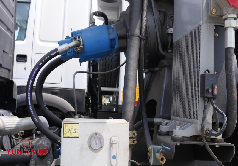 Camion malaxeur HOHAN