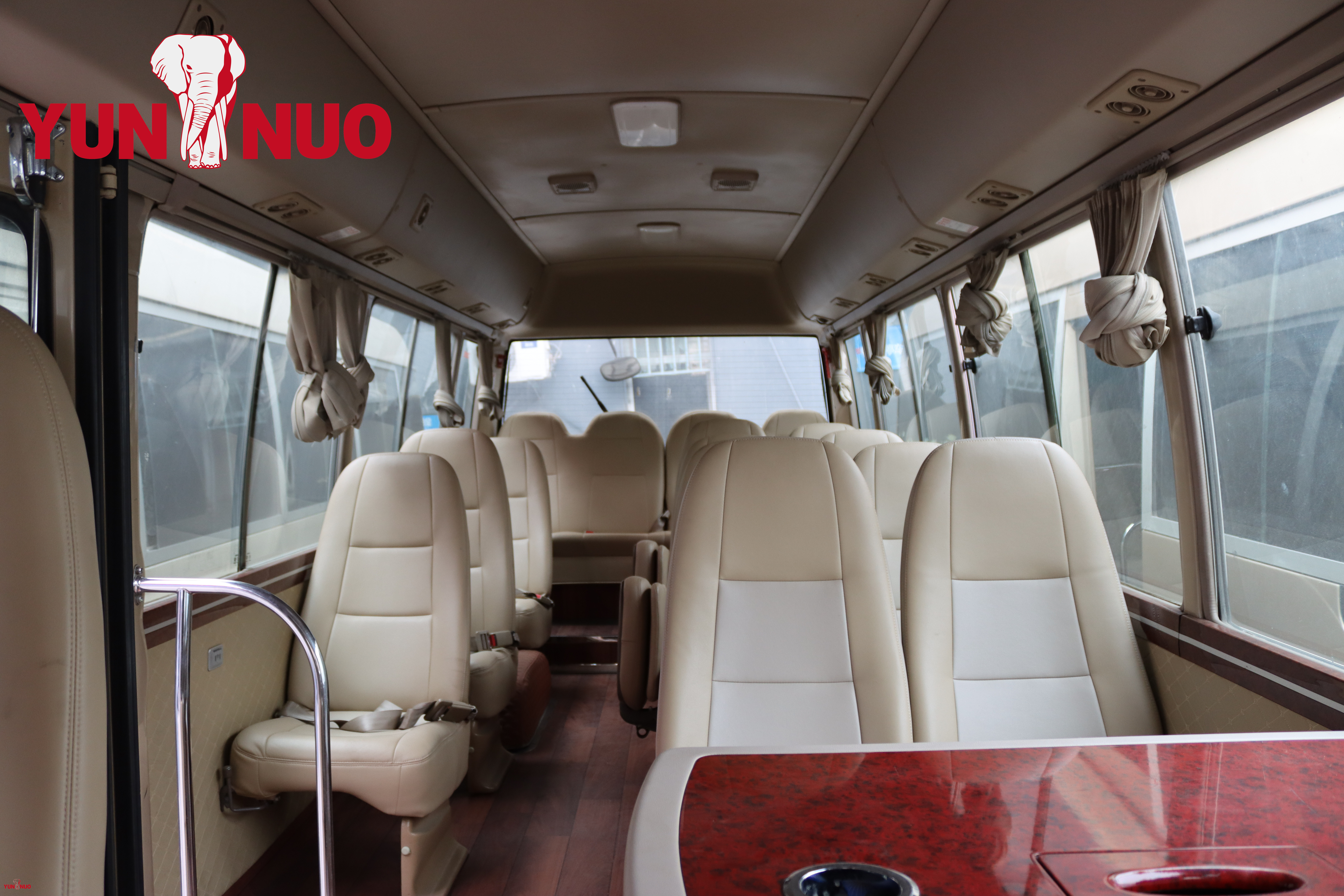 Toyota Coaster Bus 29 Seats de très bonne qualité