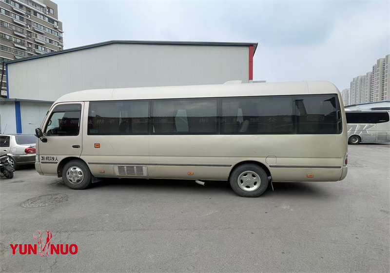 Toyota Coaster Bus 19 Seats 