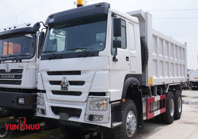 Howo a utilisé un camion à benne basculante