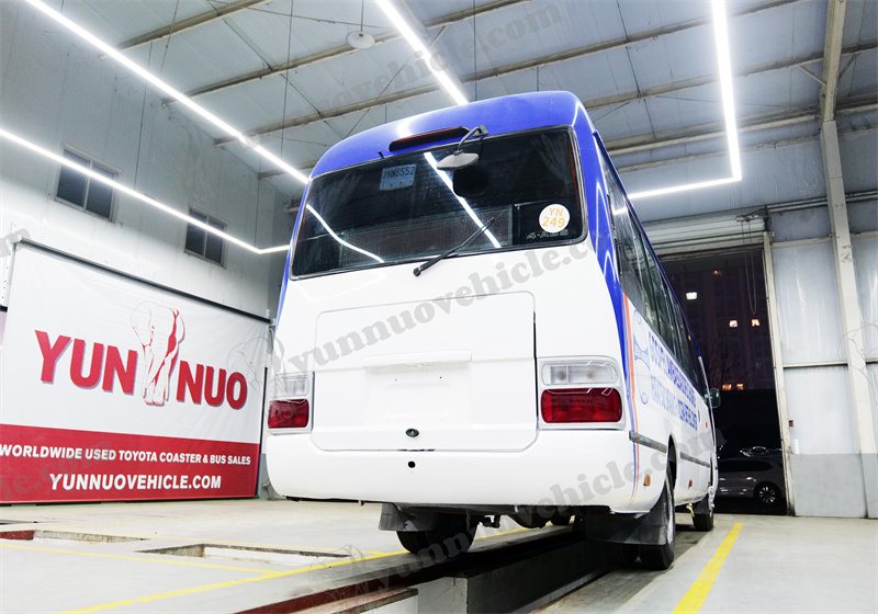 Toyota Coaster m&eacute;ticuleusement remis &agrave; neuf pour un client ghan&eacute;en, pr&ecirc;t &agrave; &ecirc;tre livr&eacute;.jpg