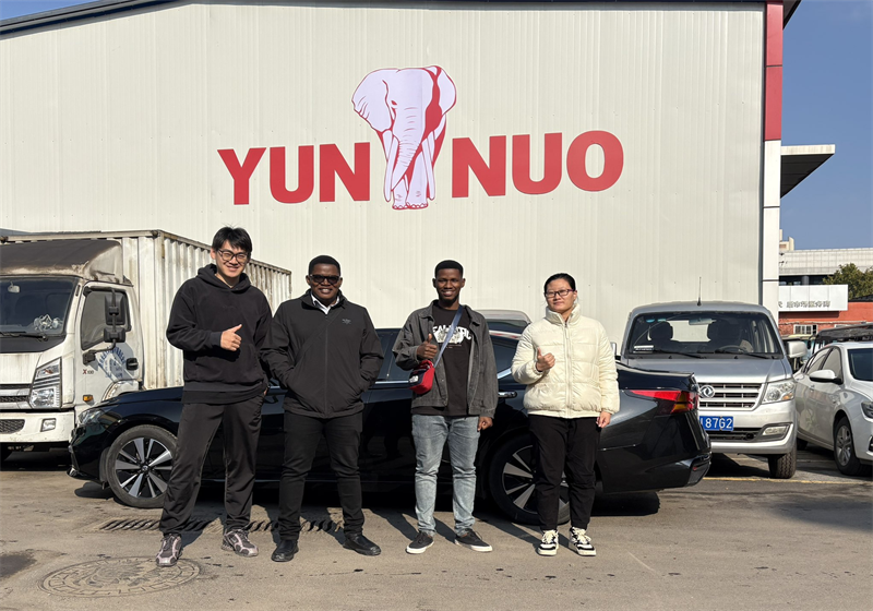 Des clients tanzaniens ont visité le Shandong Yunnuo
