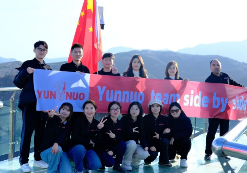 Shandong Yunnuo Automobile Co., Ltd. a fait une activité de consolidation d'équipe dans un Toyota Coaster.