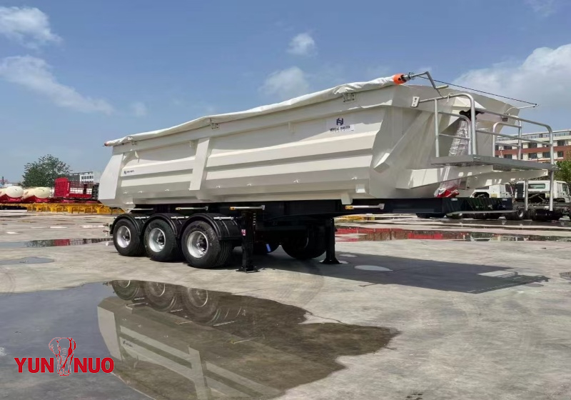 Remorque à benne arrière