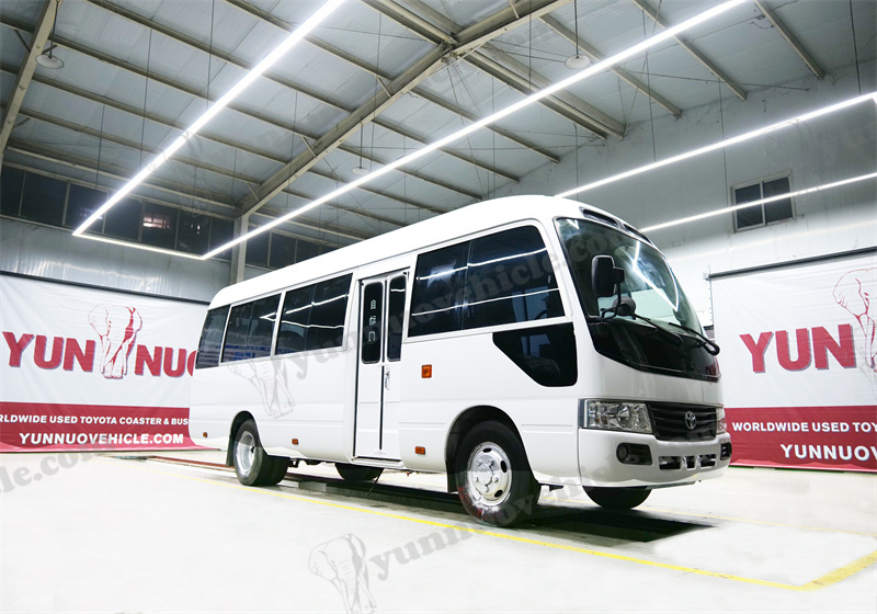 Toyota Coaster d'occasion avec moteur 3TR de Yunnuo au Nigeria