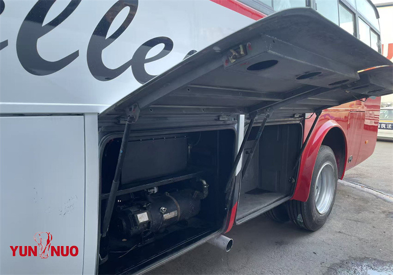 Yutong ZK6932D (moteur avant)