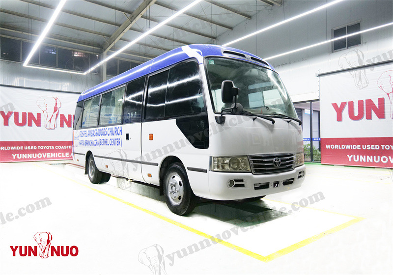 Toyota Coaster Diesel N04C remis à neuf