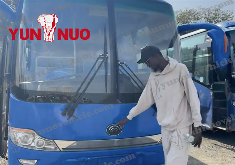 Des clients du S&eacute;n&eacute;gal sont venus acheter nos bus Toyota Coaster d'occasion