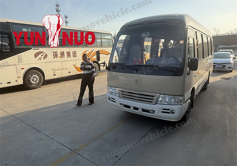 Un client de Sierra Leone a command&eacute; deux Toyota Coasters 3RZ d