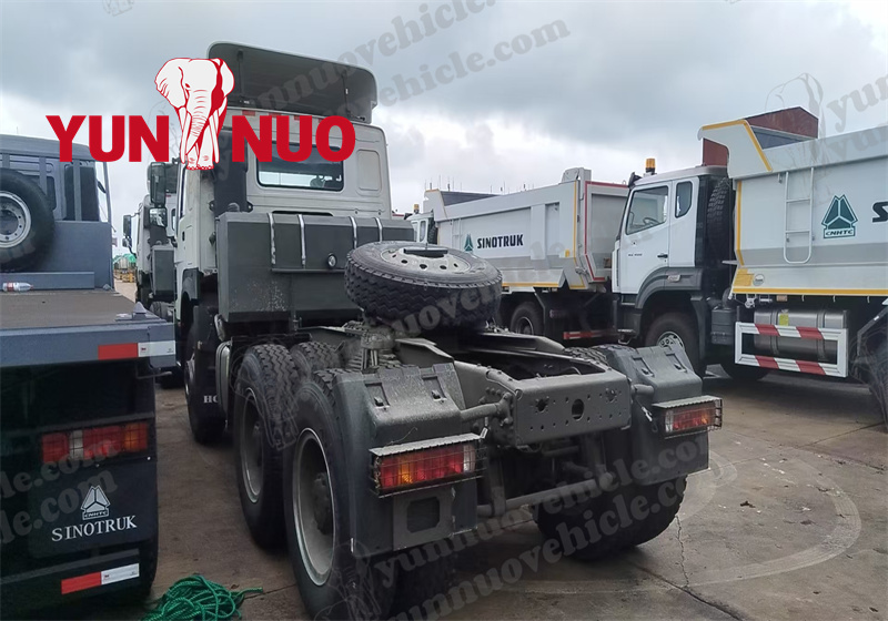 Le Sinotruk command&eacute; par le client angolais est arriv&eacute; au port.jpg